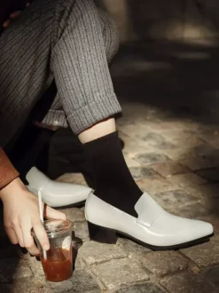 Mocassins à enfiler pour hommes chaussures habillées modernes à bout pointu en cuir de vache