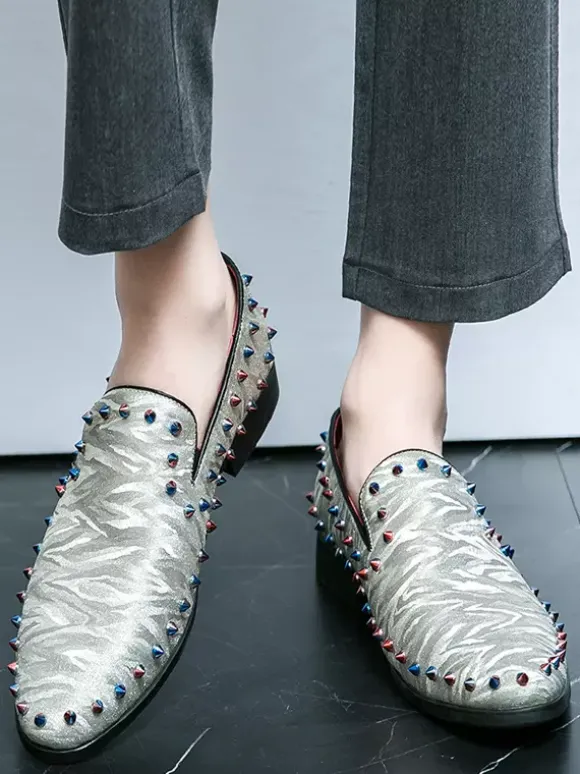 Mocassins à rivets pour hommes à enfiler à bout pointu en cuir végétalien clous décoratifs antidérapants à talon carré décontractés