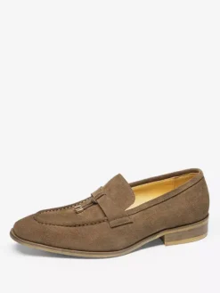 Mocassins classiques pour homme en daim cuir et détails métalliques avec pompons