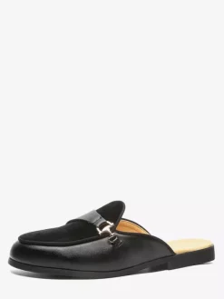 Mocassins noirs à bout rond avec détails métalliques et talon ouvert