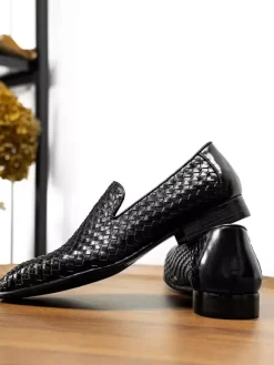 Mocassins noirs pour hommes bout rond en cuir de vachette chaussures habillées à enfiler