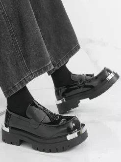 Mocassins noirs pour hommes bout rond détails métalliques chaussures à enfiler