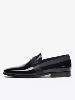 Mocassins noirs pour homme bout rond en cuir véritable.