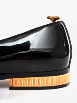 Mocassins à enfiler pour hommes chaussures vernies à bout pointu et talons bas