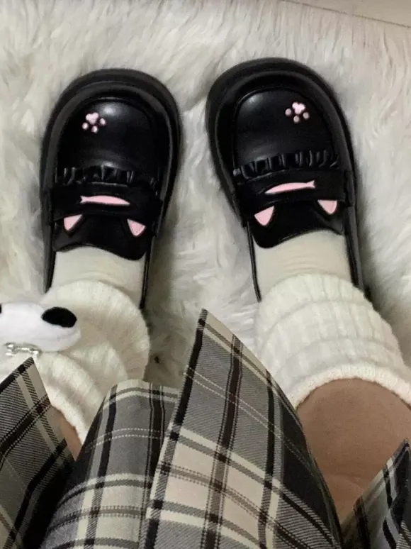 Mocassins Lolita doux style chat bout rond cuir PU noir talon épais chaussures Lolita ravissantes