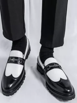 Mocassins à mors pour homme couleur contrastée noir et blanc à enfiler et à bout golf