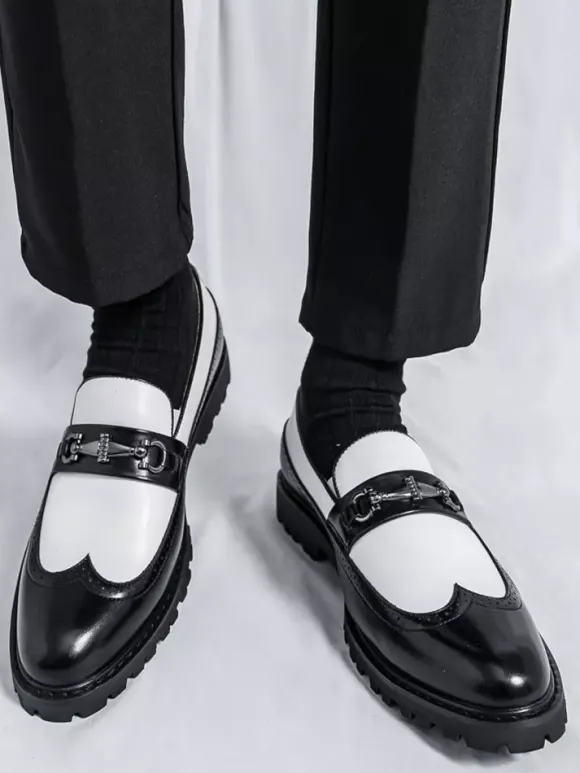 Mocassins à mors pour homme couleur contrastée noir et blanc à enfiler et à bout golf