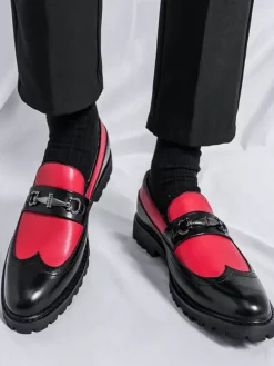 Mocassins à mors pour homme couleur contrastée noir et blanc à enfiler et à bout golf