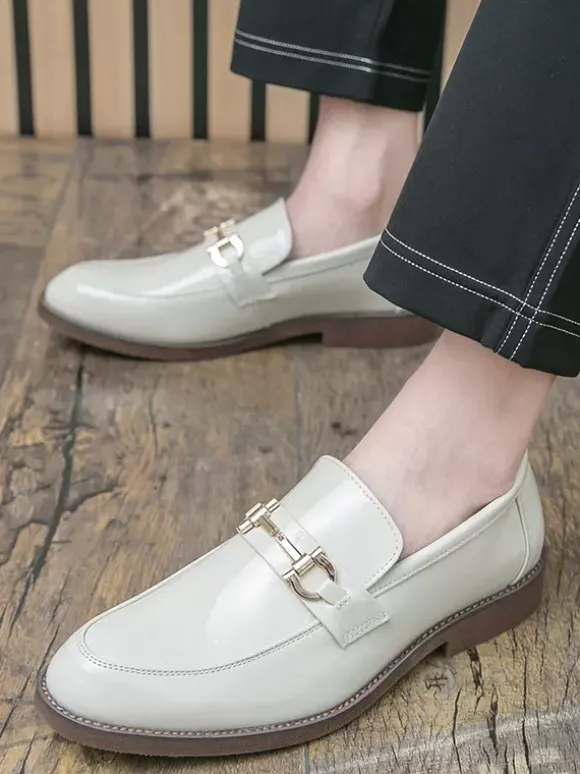 Mocassins à mors pour homme à enfiler bout pointu talons bas décoration métallique