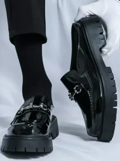 Mocassins mules noirs pour hommes bout rond détails métalliques chaussures à enfiler