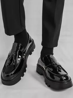 Mocassins noirs pour hommes bout rond à enfiler avec pompons