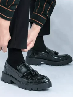 Mocassins pour hommes à bout rond motif pierre ornés de pompons