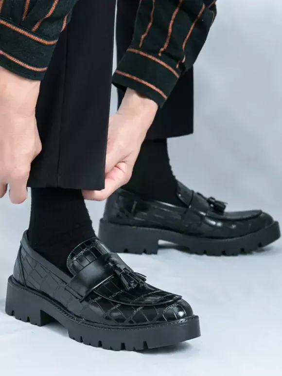 Mocassins pour hommes à bout rond motif pierre ornés de pompons