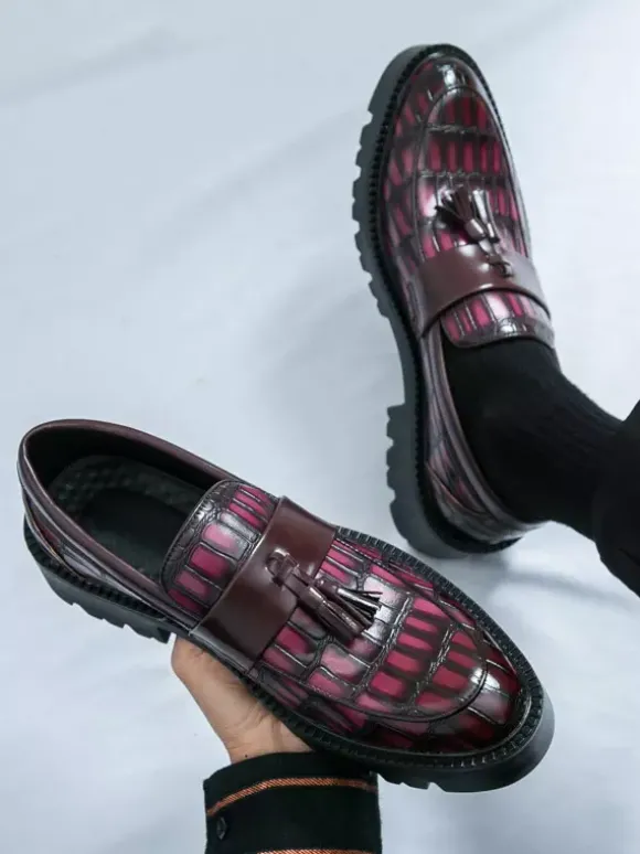 Mocassins pour hommes à bout rond motif pierre ornés de pompons