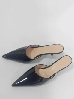 Mules à talons hauts Escarpins noirs à bout pointu et à talons aiguilles