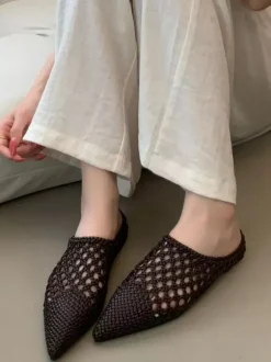 Mules blanches à bout pointu et dos nu ajouré