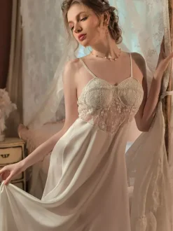 Nuisette longue Babydoll en dentelle noire dos nu lingerie chic