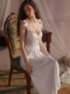 Nuisette longue de mariée en dentelle abricot dos nu bretelles à volants tulle chic satin style corset