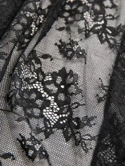Nuisette longue noire sexy gainante dos nu découpée en polyester lingerie