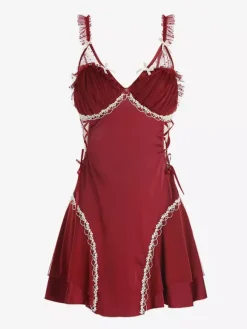 Nuisette sexy en satin bordeaux dentelle et tulle dos nu pour femme.