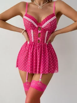 Nuisette à pois en dentelle rose contrastée avec bas cuissardes