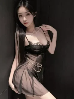 Nuisette rose en résille transparente avec corset à ouverture sur la poitrine