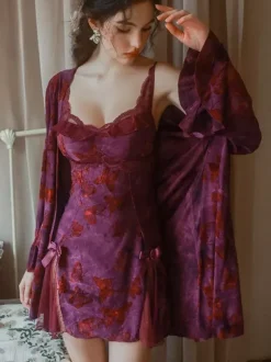 Nuisette sexy en tulle violet dos nu et dentelle pour femme.