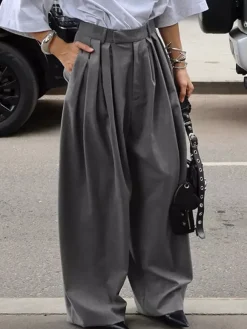Pantalon de costume gris à taille haute plissé et jambes larges