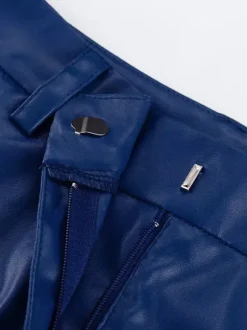 Pantalon droit en similicuir bleu à boutons taille naturelle