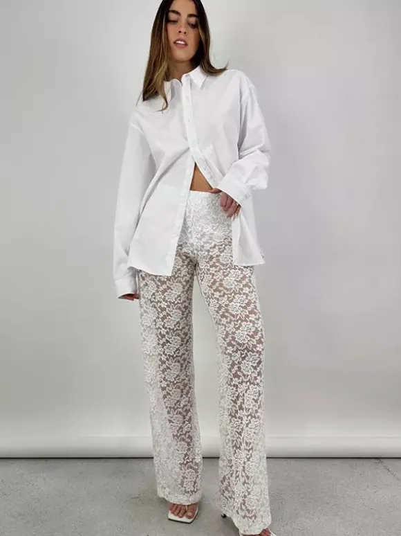 Pantalon en dentelle blanche taille naturelle coupe droite