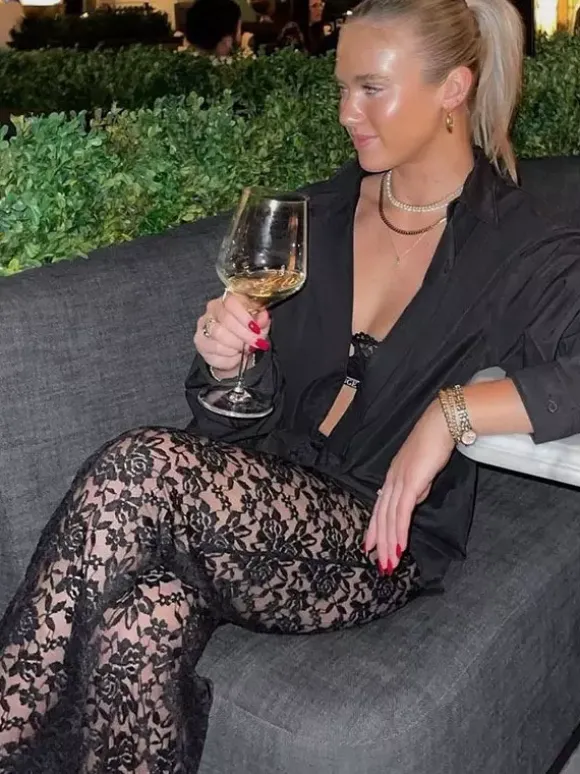 Pantalon en dentelle blanche taille naturelle coupe droite