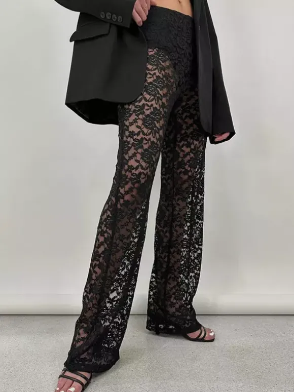 Pantalon en dentelle blanche taille naturelle coupe droite