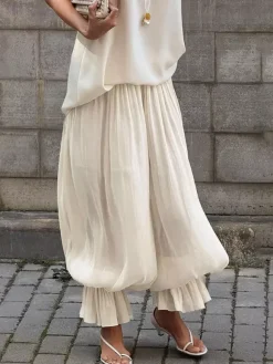 Pantalon harem fluide et drapé à taille haute élastique et ourlet à volants jambes larges.