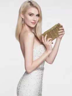 Pochette enveloppe à strass chevron bandoulière chaîne amovible sac à main scintillant pour soirée mariage ou fête.