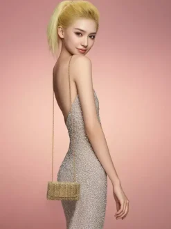 Pochette enveloppe à strass chevron bandoulière chaîne amovible sac à main scintillant pour soirée mariage ou fête.