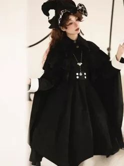 Poncho gothique Lolita en polyester noir à volants vêtements d'extérieur Lolita d'hiver