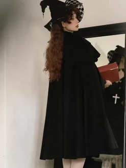 Poncho gothique Lolita en polyester noir à volants vêtements d'extérieur Lolita d'hiver