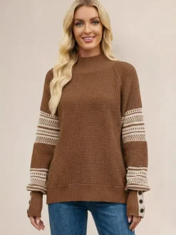 Pull en maille à col montant et rayures manches boutonnées collection femme 2026