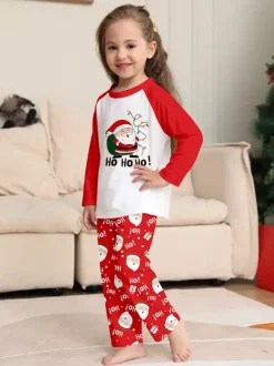 Pyjamas de Noël familiaux rouge et blanc à manches raglan et imprimé Père Noël 2026