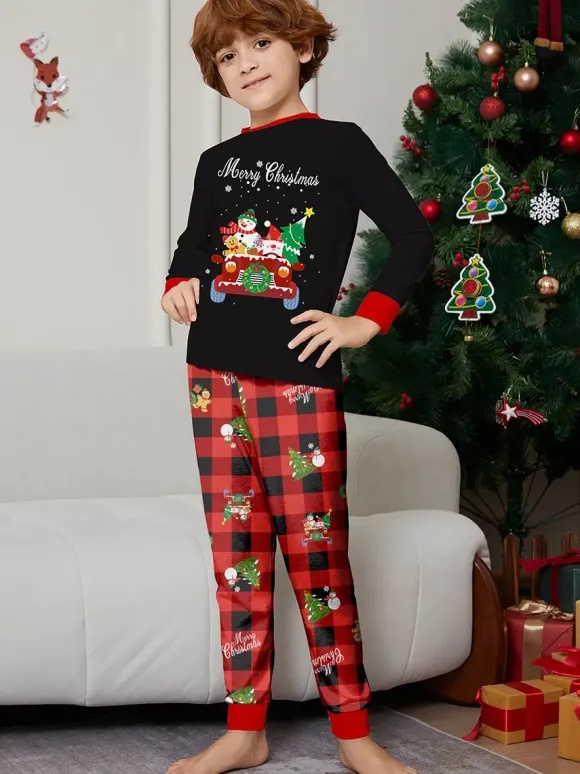Pyjamas de Noël familiaux à carreaux noirs et rouges motif voiture et bonhomme de neige collection 2026