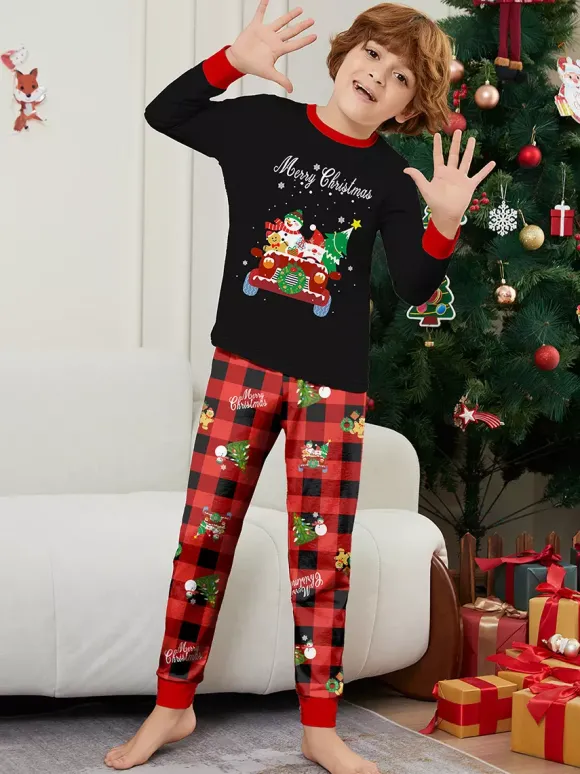 Pyjamas de Noël familiaux à carreaux noirs et rouges motif voiture et bonhomme de neige collection 2026