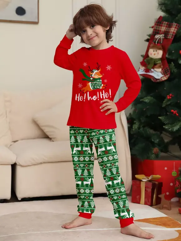 Pyjamas de Noël familiaux à motif Fair Isle rouge et vert avec des rennes (collection 2026)