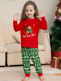 Pyjamas de Noël familiaux à motif Fair Isle rouge et vert avec des rennes (collection 2026)