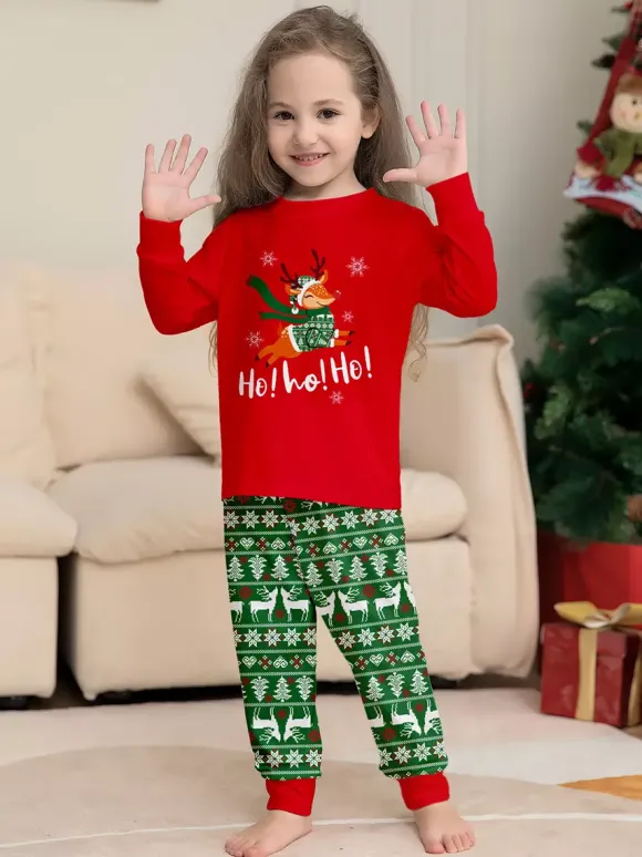 Pyjamas de Noël familiaux à motif Fair Isle rouge et vert avec des rennes (collection 2026)