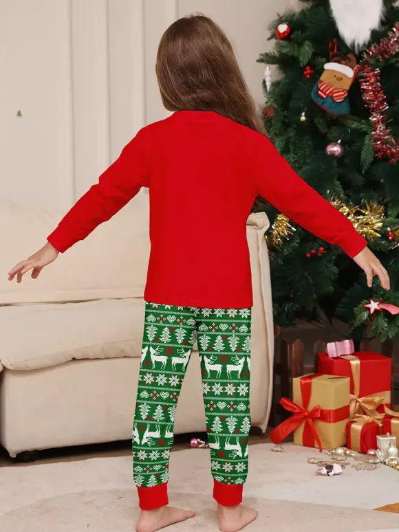 Pyjamas de Noël familiaux à motif Fair Isle rouge et vert avec des rennes (collection 2026)