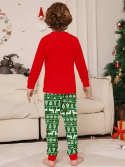 Pyjamas de Noël familiaux à motif Fair Isle rouge et vert avec des rennes (collection 2026)