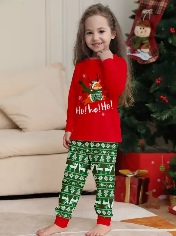 Pyjamas de Noël familiaux à motif Fair Isle rouge et vert avec des rennes (collection 2026)