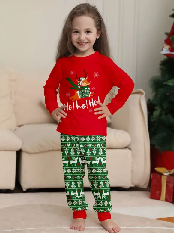 Pyjamas de Noël familiaux à motif Fair Isle rouge et vert avec des rennes (collection 2026)