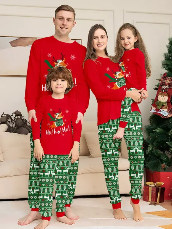 Pyjamas de Noël familiaux à motif Fair Isle rouge et vert avec des rennes (collection 2026)