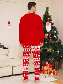 Pyjamas familiaux à imprimé sapin de Noël rouge et blanc et rennes collection fêtes 2026